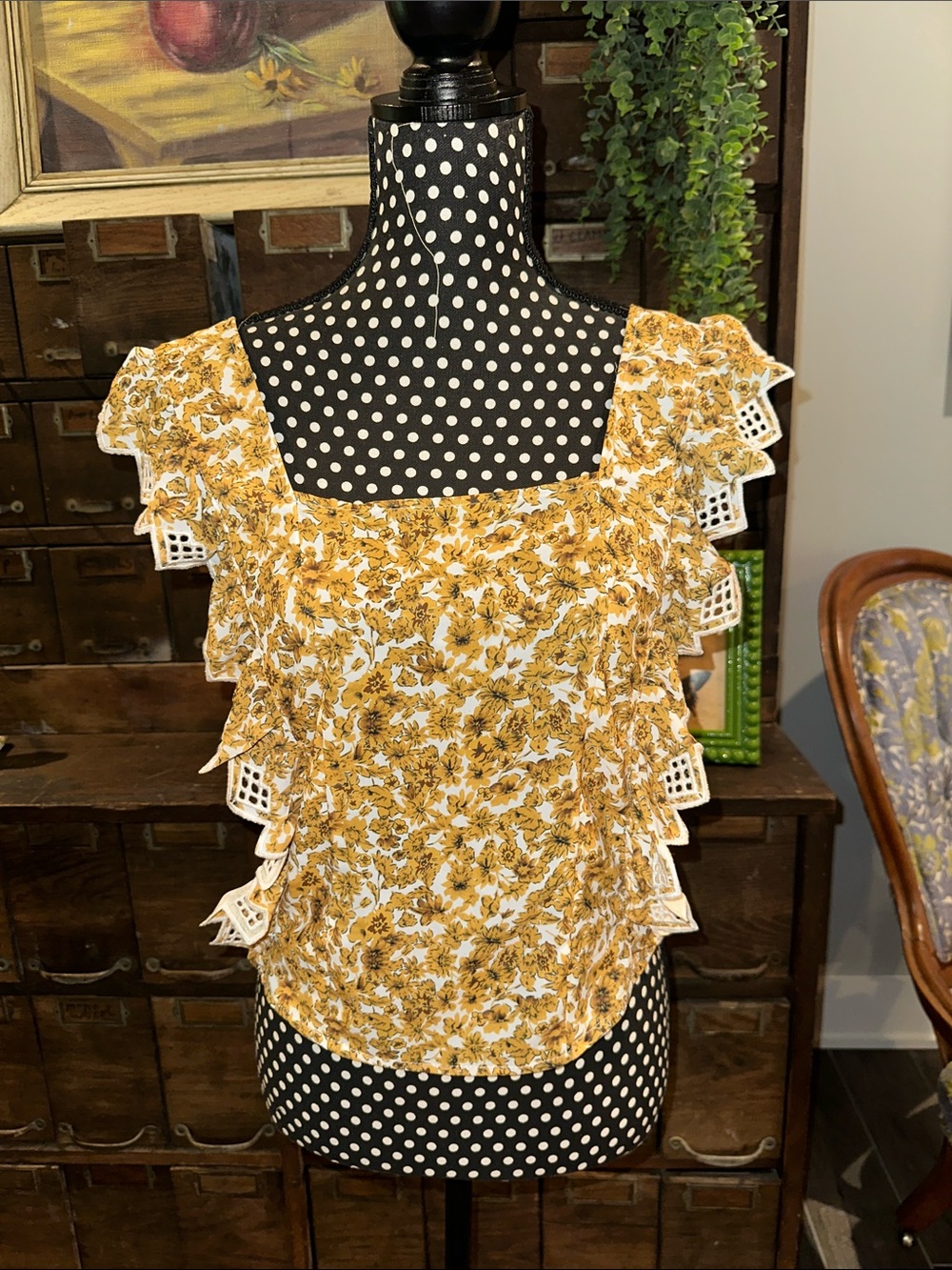 Gimmicks floral ruffle top